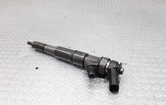 BMW 5 E60 E61 Fuel injector 0445110131 7789661