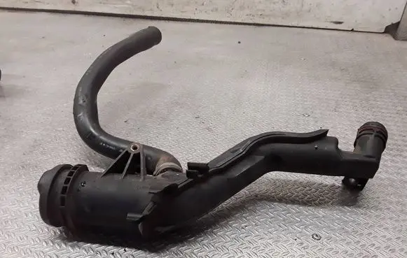 Citroen C4 Grand Picasso Oil fill pipe 9654733980