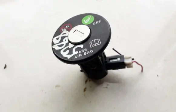 Passenger airbag on/off switch