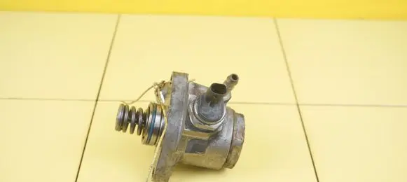Volkswagen Golf VII Fuel injection high pressure pump 04E127026A CXS