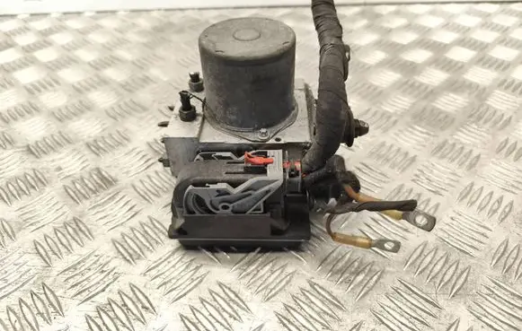 Audi A4 S4 B8 8K ABS Pump 8K0907379AE