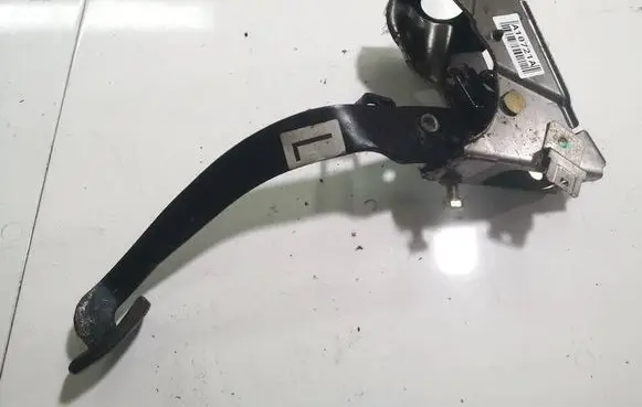 Nissan Almera Tino Clutch pedal 