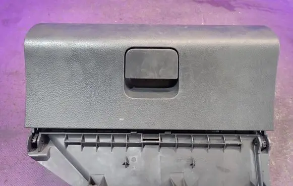 Volkswagen Polo Glove box