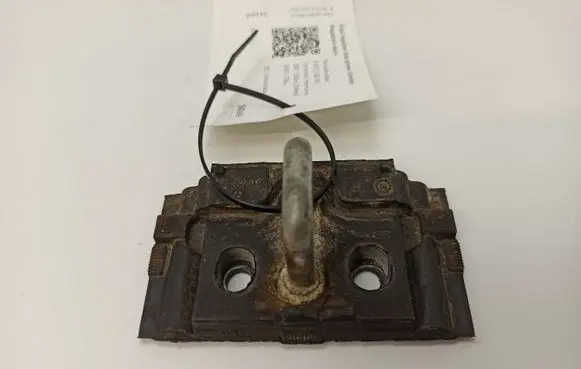 Mercedes-Benz E W211 Loading door lock loop/hook striker A2117400032