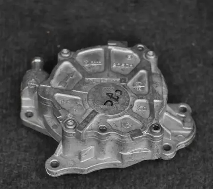 Audi A4 S4 B8 8K Vacuum pump 03L145100