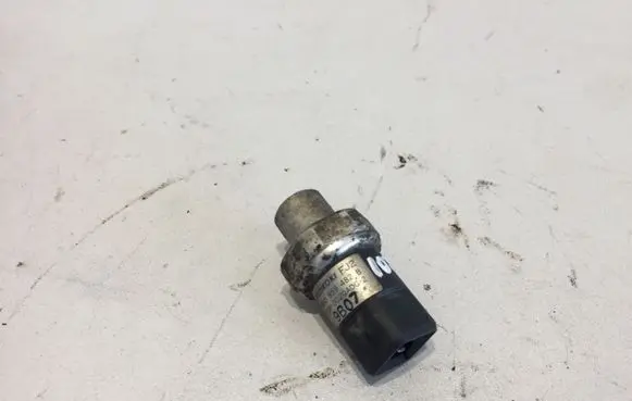 Volkswagen PASSAT B5.5 Air conditioning (A/C) pressure sensor 8D0959482B