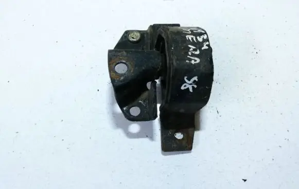 Nissan Almera N16 Engine mount bracket