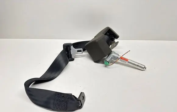 Rear seatbelt