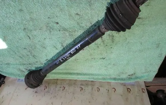 Skoda Octavia Mk2 (1Z) Front driveshaft
