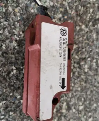 Volkswagen PASSAT B5 Airbag deployment crash/impact sensor 1J0909606B 5WK42340