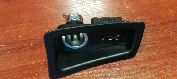 BMW 1 E81 E87 AUX in-socket connector 9110412