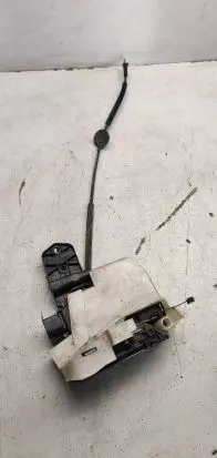 Volkswagen PASSAT B5.5 Front door lock 3B0837867