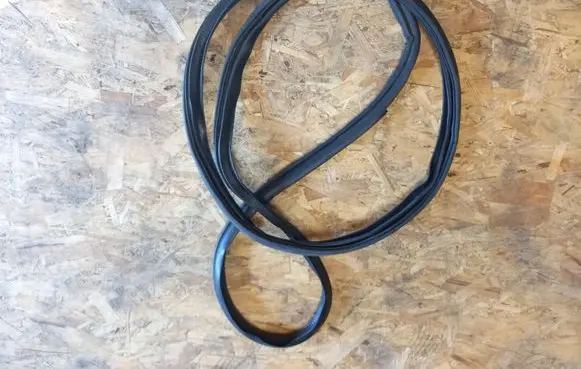 Peugeot 4007 Front door rubber seal