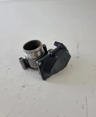Volkswagen Tiguan Throttle valve 03L128063K