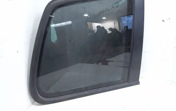 Volkswagen Touran I Rear side window