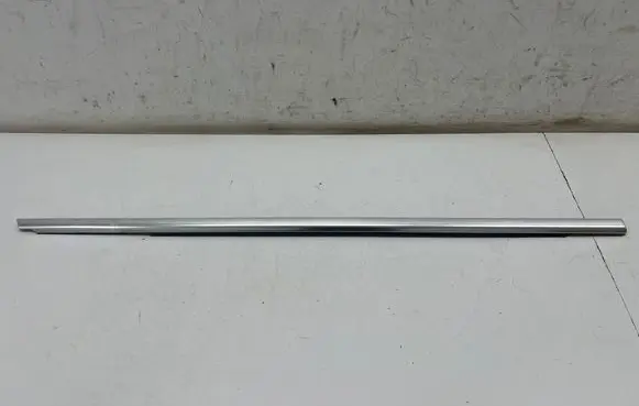 Mercedes-Benz GLE W167 Front door glass trim molding A1677201402