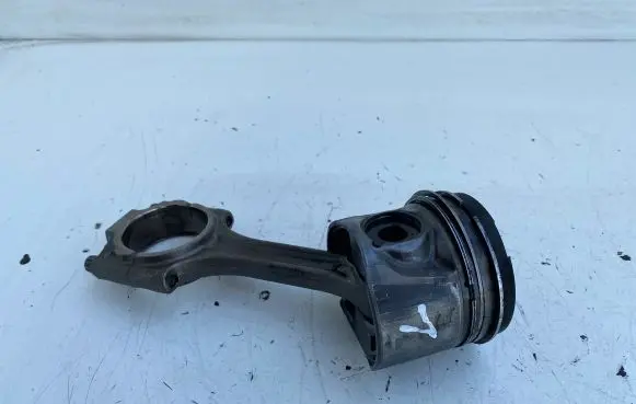 Volvo V70 Piston with connecting rod