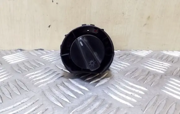 Volkswagen Golf IV Light switch 1C0941531