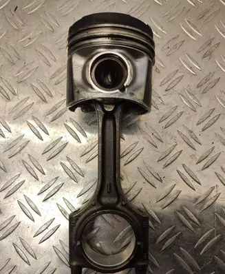 Volvo V60 Piston with connecting rod 81l123