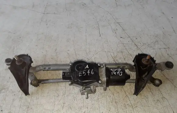 Mazda CX-3 Front wiper linkage D09l6737x