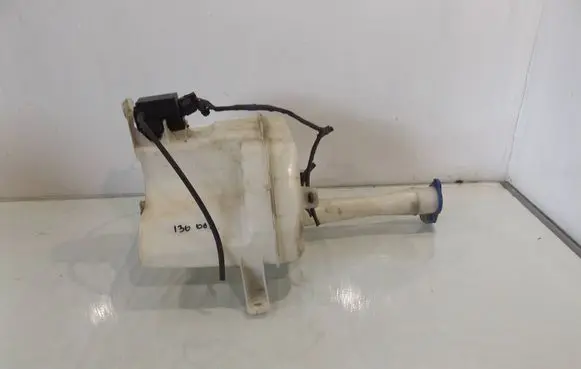 Hyundai i30 Windshield washer fluid reservoir/tank 986102L000