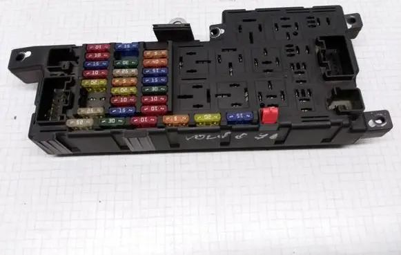 Volvo V70 Fuse module 8678449 518829015