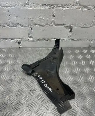 Mercedes-Benz C W205 Front splash guards bracket 