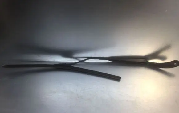 Renault Megane II Windshield/front glass wiper blade 8200036916 8200036915