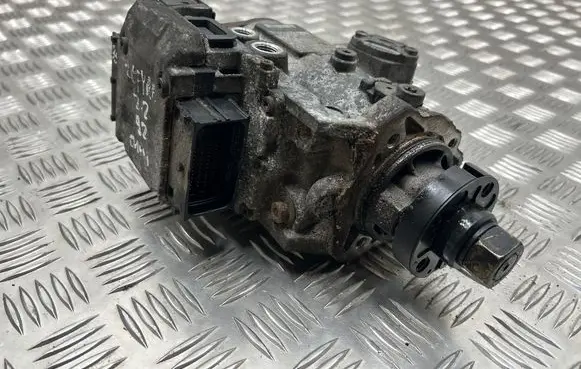 Opel Zafira A Fuel injection high pressure pump 55351527