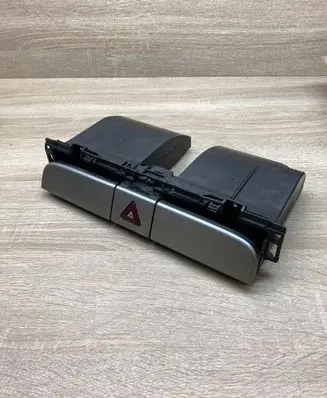 Volkswagen PASSAT CC Hazard light switch 3C0858407