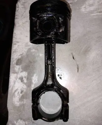 Honda Accord Piston with connecting rod