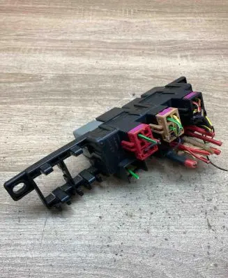 Volkswagen PASSAT B5 Other relay 8L0941822A 896083000