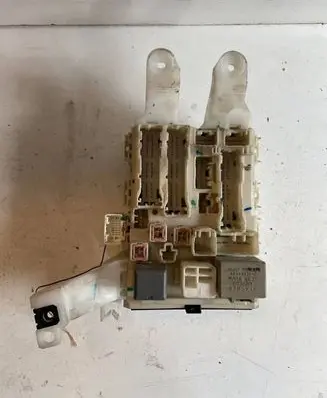 Toyota Auris 150 Fuse box set 8273002130
