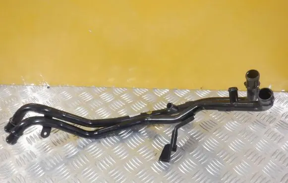 Volkswagen Touareg II Engine coolant pipe/hose 7P6121070AE 20100206 AF23002601