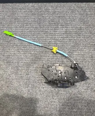 BMW X1 U11 Front door lock 45623123