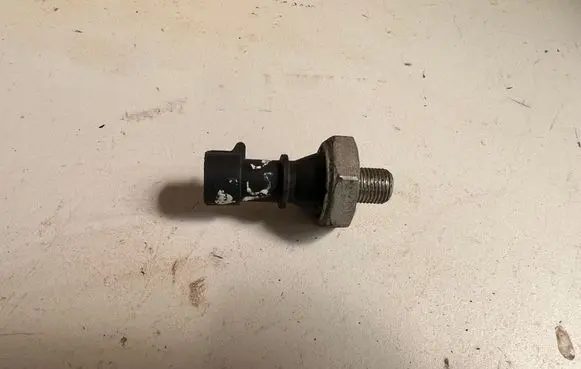 Opel Astra H Oil pressure sensor 55354325