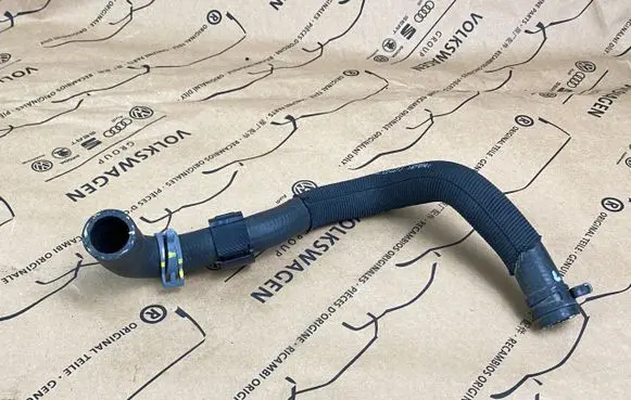 Audi Q7 4M Engine coolant pipe/hose 4M0122447J
