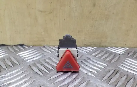 Skoda Fabia Mk1 (6Y) Hazard light switch 6Y0953235