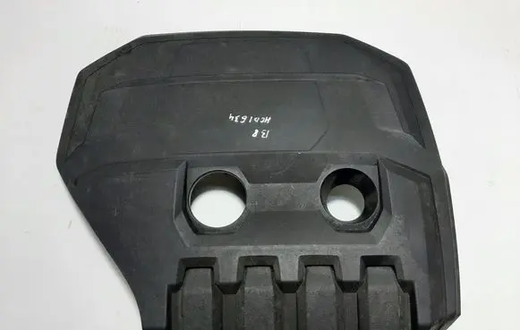 Volkswagen PASSAT B8 Engine cover (trim) 05E103925P 05E103925R