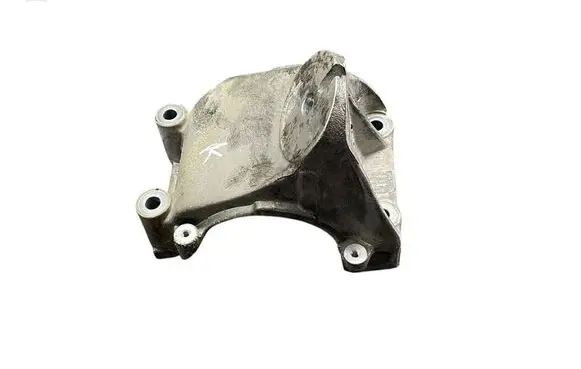 Volkswagen Touareg I Engine mounting bracket 07Z199307B