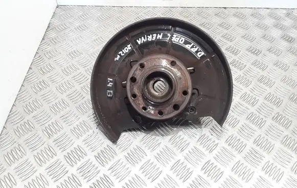 Opel Meriva B Front wheel hub 13283362