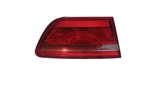 Jaguar XE Tailgate rear/tail lights A048519