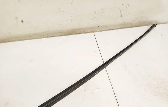 Toyota Avensis Verso Front door glass trim molding