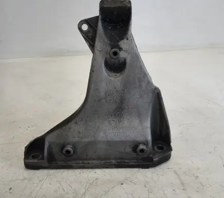 Volkswagen PASSAT B5.5 Engine mounting bracket 8D0199308
