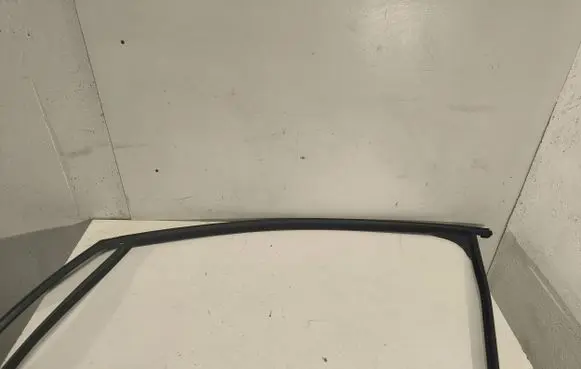 Ford Focus C-MAX Rubber seal front coupe door window 3M51R21511 C2LH HUTCH