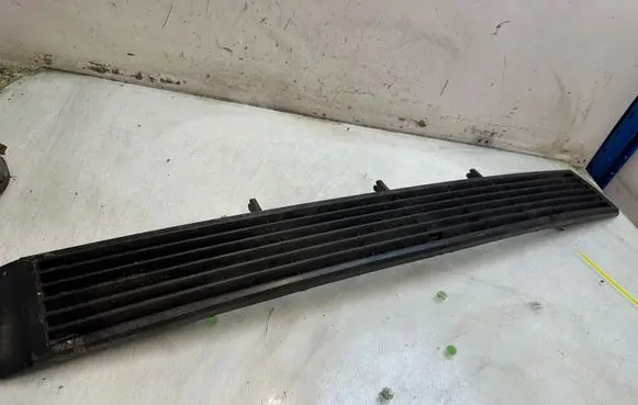 Volkswagen Transporter - Caravelle T3 Front grill 32112
