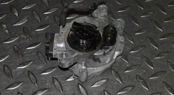 Ford Fiesta Vacuum pump 9804021880