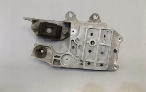Nissan Qashqai Gearbox mounting bracket
