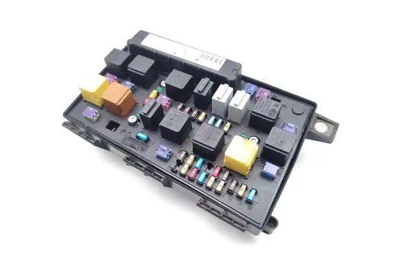 Opel Zafira B Fuse module 13285620 13285620M 5K009464-60