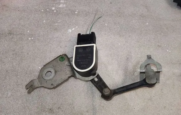 Mercedes-Benz C W205 Headlight level adjustment motor A0009053704